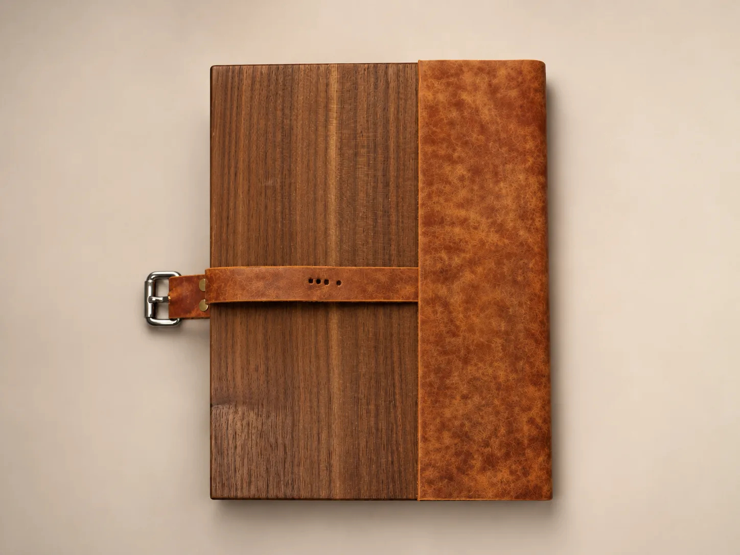 Leather buckle detail